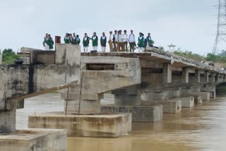 MP Anuppur boat full of school children overturned