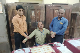 Auditor Taking Bribe in Jabalpur
