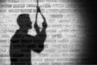 teacher insulted in school  teacher insulted in school for copying  seventh standard student hanged himself  seventh standard student hanged for copying  copy in biology exam  utharpradesh suicide of seventh standard  student suicide in rai bareli  latest news in lucknow  latest news in uttar pradesh  പരീക്ഷയ്‌ക്ക് കോപ്പിയടിച്ചു  അധ്യാപിക ശിക്ഷിച്ചു  കോപ്പിയടിച്ചതിനെ തുടര്‍ന്ന് അധ്യാപിക ശിക്ഷിച്ചു  മനം നൊന്ത് വിദ്യാര്‍ഥി ആത്മഹത്യ ചെയ്‌തു  ഉത്തര്‍പ്രദേശിലെ റായ്‌ ബറേലി  ഏഴാം ക്ലാസ് വിദ്യാര്‍ഥി ആത്മഹത്യ ചെയ്‌തു  മറ്റ് കുട്ടികള്‍ തന്നെ ഒറ്റപ്പെടുത്തിയായിരുന്നു  തെറ്റ് തിരുത്താന്‍ ഒരു അവസം  വിദ്യാര്‍ഥിയുടെ ആത്മഹത്യ കുറിപ്പ്  ലക്‌നൗ ഏറ്റവും പുതിയ വാര്‍ത്ത  ഉത്തര്‍പ്രദേശ് ഇന്നത്തെ പ്രധാന വാര്‍ത്ത  ഉത്തര്‍പ്രദേശില്‍ വിദ്യാര്‍ഥിയുടെ ആത്മഹത്യ