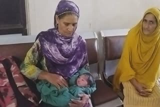 رامبن میں خاتون نے ٹریفک میں پھنسی ایمبولنس میں بچہ کو جنم دیا