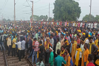 kurmi-agitators-rail-blockade-even-after-movement-withdrawn-declaration