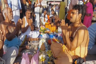 Darpanam to ancestors on the occasion of Tiruvannamalai Mahalaya Amavasai