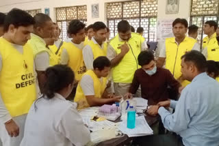 सिविल डिफेंस के जवानों ने दिल्ली में रक्तदान शिविर का आयोजन किया