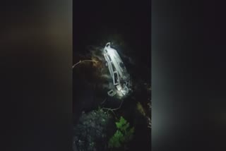 Kullu  vehicle falls into gorge in Himachals Kullu  seven tourists dead in accident kullu himachal  ten injured as vehicle falls into gorge in kullu  himachal pradesh  ഹിമാചല്‍ പ്രദേശ്  ടൂറിസ്റ്റ് വാഹനം തോട്ടിലേക്ക് മറിഞ്ഞ് ഏഴ് മരണം  ഹിമാചലില്‍ ടൂറിസ്റ്റ് വാഹനം  ഹിമാചല്‍ കുളു  കുളുവില്‍ വാഹനം തോട്ടിലേക്ക് മറിഞ്ഞു  national news  national latest news  national news headlines  ദേശീയ വാര്‍ത്ത  ദേശീയ വാര്‍ത്തകള്‍  ഇന്നത്തെ വാര്‍ത്തകള്‍  പ്രധാന വാര്‍ത്തകള്‍