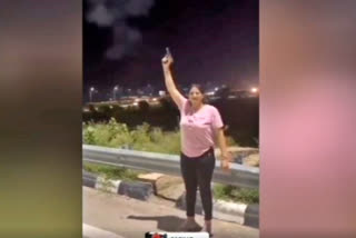 Former Congress leader and an advocate open fire in the middle of the road, video goes viral