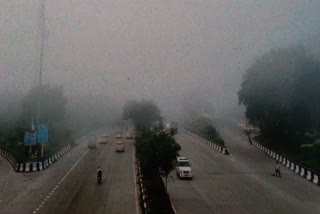 दिल्ली के कुछ इलाकों में दिखाई दी धुंध