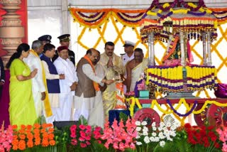 President Murmu inaugurates Dasara festivities in Mysuru  ദസറ ആഘോഷങ്ങൾക്ക് തുടക്കമിട്ട് മൈസൂർ കൊട്ടാര നഗരി  രാഷ്‌ട്രപതി ദ്രൗപതി മുർമു  മൈസൂർ കൊട്ടാര നഗരി  നാദ ഹബ്ബ  ചാമുണ്ഡേശ്വരി ദേവി  മുഖ്യമന്ത്രി ബസവരാജ് ബൊമ്മൈ  President Murmu  ദേശീയ വാർത്തകൾ  മലയാളം വാർത്തകൾ  malayalam latest news  national news  Dasara celebrations  Nada Habba  palace city