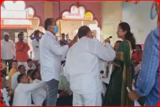 Clash between villagers in front of MP Supriya Sule incident in Dorlewadi in Baramati watch video