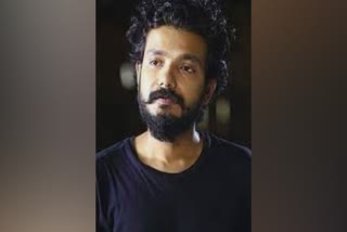 actor sreenath bhasi  sreenath bhasi  sreenath bhasi got station bail  anchor insulting case  YouTube anchor insulting case  sreenath bhasi case  latest cinema news  latest news in ernakulam  അവതാരകയെ അപമാനിച്ച കേസ്  നടന്‍ ശ്രീനാഥ് ഭാസിക്ക് സ്റ്റേഷന്‍ ജാമ്യം  നടന്‍ ശ്രീനാഥ് ഭാസി  ശ്രീനാഥ് ഭാസി കേസ്  അറസ്‌റ്റിലായ നടന്‍ ശ്രീനാഥ് ഭാസി  ശ്രീനാഥ് ഭാസി മരട് പൊലീസ് സ്റ്റേഷനിൽ ഹാജരായി  സ്‌ത്രീത്വത്തെ അപമാനിക്കല്‍  അസഭ്യം പറയൽ  ചട്ടമ്പി എന്ന സിനിമയുടെ പ്രമോഷന്‍റെ ഭാഗമായി  ഏറ്റവും പുതിയ സിനിമ വാര്‍ത്ത  എറണാകുളം ഏറ്റവും പുതിയ വാര്‍ത്ത  ഇന്നത്തെ പ്രധാന വാര്‍ത്തകള്‍