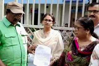 BJP woman councillor threats to death by Message in Siliguri
