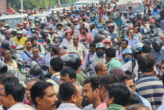 Workers Protest blocking gates of Durgapur steel factory demanding Puja bonus