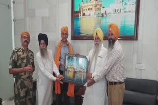 BSF DG paid obeisance at Sachkhand Sri Harimandir Sahib