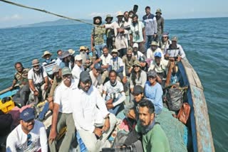 eleven types of bird species  bird species  birds observation  birds observation kannur  birds observation conducted in kannur bay  kannur ocean  kannur bay birds observation  latest news in kannur  latest news today  കടൽ കാക്കകള്‍ മുതല്‍ സ്‌കൂവകൾ വരെ  കണ്ണൂര്‍ ഉള്‍കടലിലെ നിരീക്ഷണത്തില്‍  കണ്ടെത്താനായത് പതിനൊന്നിനം പക്ഷി ഇനങ്ങളെ  അലഹബാദ് തൊട്ട് അലവിൽ വരെ  പക്ഷിനിരീക്ഷകരുടെ സാന്നിധ്യത്തില്‍  പക്ഷി കണക്കെടുപ്പില്‍  കടലിലെ പക്ഷികളുടെ ഫോട്ടോയും പകർത്തി  കടൽ കാക്കകൾ  മലബാർ അവയർനെസ് ആൻഡ് റെസ്ക്യൂ സെൻറർ  റെസ്ക്യൂ സെൻറർ ഫോർ വൈൽഡ് ലൈഫ്  കണ്ണൂർ പക്ഷി നിരീക്ഷണം  കണ്ണൂർ ഏറ്റവും പുതിയ വാര്‍ത്ത  ഇന്നത്തെ പ്രധാന വാര്‍ത്ത