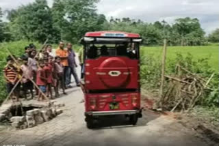 Public protest for repairing of road at Narayanpur