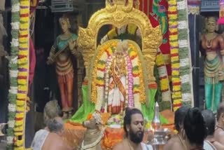 Etv Bharatநவராத்திரி 2ஆம் நாள் - கோலாட்ட அலங்காரத்தில் பக்தர்களுக்கு மீனாட்சி அருள்
