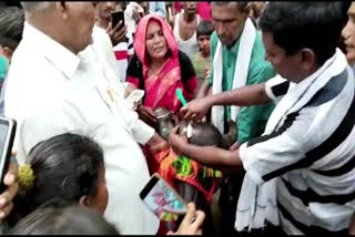 buffalo-calf-shaving-ceremony-in-hardoi-video-viral