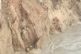Erosion in Ganges started before puja at Samserganj