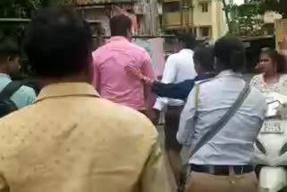 Man tries to overrun female traffic police when sked to stop in Mumbai's Nalasopara