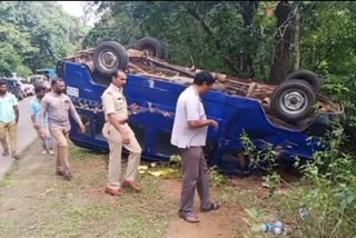 dr-van-accident-at-sirsi