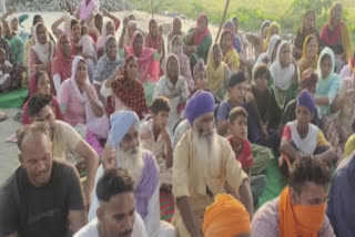 Aggrieved by the broken road, the villagers put up a tent fence in the middle of the road for an indefinite dharna