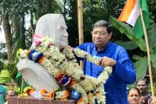 ীVillagers protest before Saumen Mahapatra in Purba Medinipur