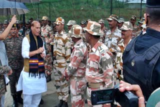 Rajnath Singh tried to sing Bande Mataram while  interacting with ITBP Jawans