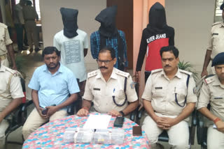 Godda police arrested three smugglers