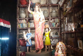hatibagan-nabin-pally-decorates-durga-puja-pandal-with-scrap-items