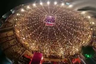 devotees-in-large-numbers-play-garba-in-gujurat