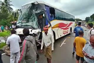 Accident between tempo and Airavat bus