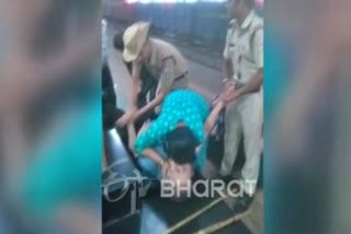 woman-saved-her-husbands-life-by-giving-mouth-to-mouth-cpr-in-mathura-junction