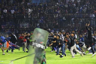 129 dead after fans stampede to exit Indonesian soccer match