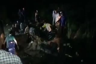 HORRIFIC ACCIDENT IN KANPUR DEVOTEES DIED DUE TO OVERTURNING OF TRACTOR TROLLEY