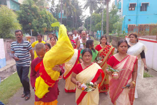 Durga Puja 2022 Nabapatrika Kola bou snan rituals celebrated at Maha Saptami