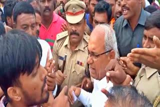 villagers outrage against Minister Halappa Achar