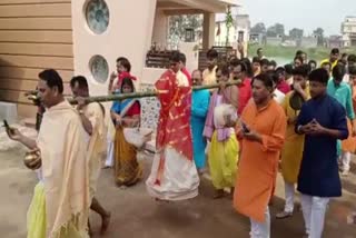 Devotees carrying Maa Durga by doli to puja pandal in Khunti