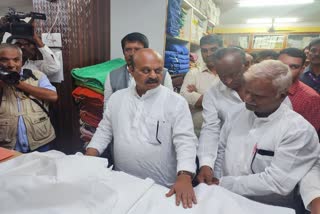 CM shopping at Khadi Emporium