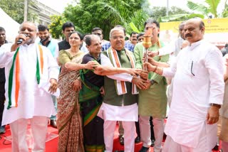 chennamma-rayanna-statue-installation-at-suvarnasoudha-cm-bommai