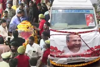 kodiyeri balakrishnan body brought to thalassery  kodiyeri balakrishnan  kodiyeri body brought to thalassery  kodiyeri funeral  kodiyeri procession thalassery  kodiyeri death updates  കോടിയേരി ബാലകൃഷ്‌ണന്‍ മരണം  കോടിയേരി വിയോഗം  കോടിയേരി വിലാപയാത്ര തലശേരി  കോടിയേരി മൃതദേഹം തലശേരി പൊതുദര്‍ശനം  തലശേരി ടൗണ്‍ ഹാള്‍  കോടിയേരി മൃതദേഹം പൊതുദര്‍ശനം  കോടിയേരി തലശേരി  കോടിയേരിയുടെ ഭൗതിക ശരീരം  മൃതദേഹം തലശേരി ടൗൺ ഹാളിൽ എത്തിച്ചു  മുഖ്യമന്ത്രി പിണറായി വിജയൻ പുഷ്‌പചക്രം  തലശേരി  കണ്ണൂർ  കോടിയേരി  കോടിയേരിയുടെ മൃതദേഹം