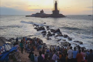 Kanyakumari beach  tourists  tourists in kanyakumari  quarterly leave  காலாண்டு விடுமுறை  குமரி கடல்  கன்னியாகுமரி  சுற்றுலா தலம்