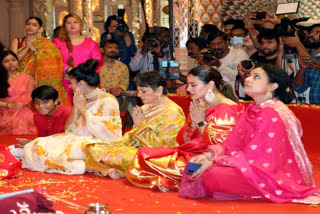 Bollywood actor Kajol  kajol and son yug celebrate durga puja  kajol durga puja  kajol celebrate durga puja with son  kajol son yug  നവരാത്രി പൂജ  നവരാത്രി ആഘോഷം  കജോൾ നവരാത്രി ആഘോഷം  മകനൊപ്പം ഭക്ഷണം വിളമ്പി കജോൾ  ബോളിവുഡ് താരം കജോൾ  ദുർഗ പൂജ  കജോൾ