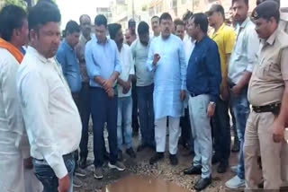 minister reprimanded officials in gwalior