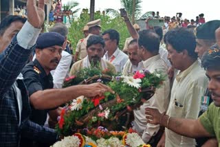 funeral-of-soldier-shivraj-who-died-in-a-punjab-road-accident