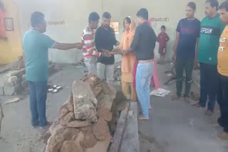 daughters last rites of mother in ratlam