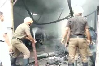 Howrah WB  Fire breaks out in a garage at Domjur Thana fire tenders at spot