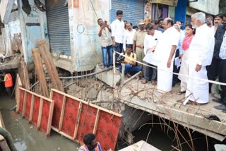 சென்னையில் மழைநீர் வடிகால் பணிகளை ஆய்வு செய்த அமைச்சர்கள்