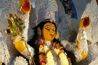 Maa Durga adorned with 10 kg of ornaments in Durga Puja in Palamu