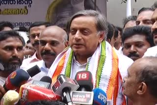 Shashi Tharoor  Congress president election  senior leaders in kerala are taking sides  kerala  കോൺഗ്രസ് അധ്യക്ഷ തിരഞ്ഞെടുപ്പ്  ശശി തരൂർ  കേരളത്തിലെ മുതിർന്ന നേതാക്കൾ പക്ഷം പിടിക്കുന്നു  കെപിസിസി