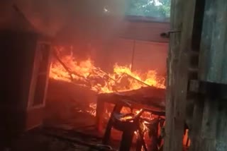 Massive fire in the slum due to short circuit in Haridwar