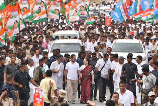 Karnataka : Sonia Gandhi joins 'Bharat Jodo Yatra' in Mandya